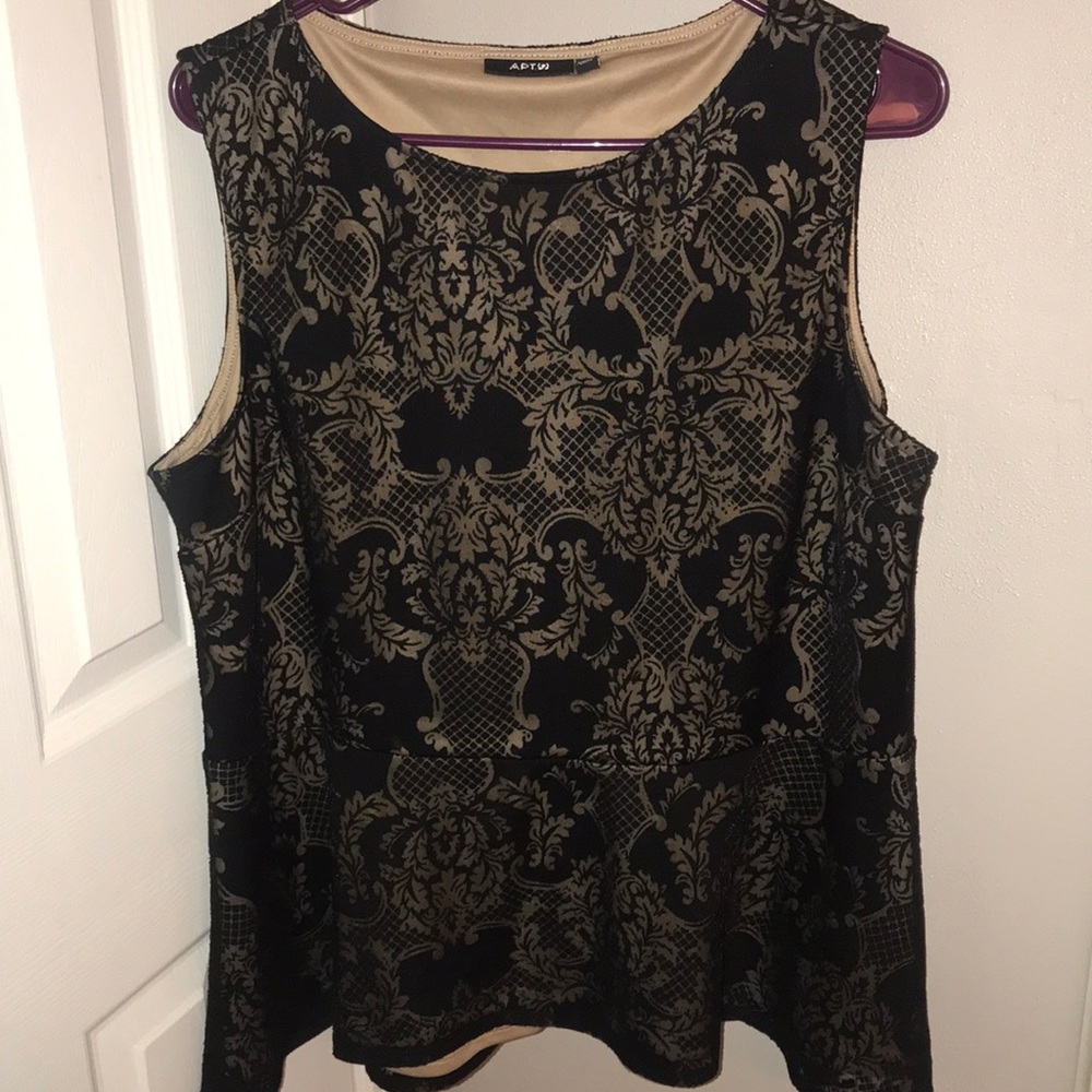 Cute holiday top!